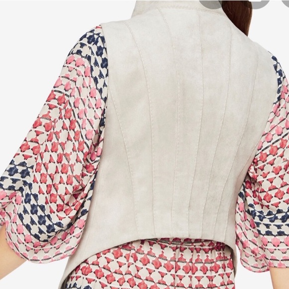 BCBG faux suede vest, khaki tan, with pockets, button front, buttery soft shirt - Picture 4 of 16